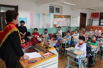 2018年5月8日西康路小学“扣好人生第一粒纽扣”开展爱国主义教育宣讲活动2